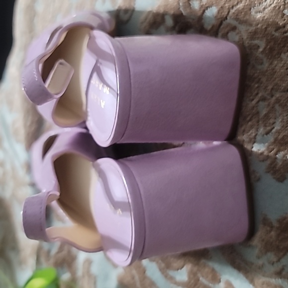 Pink Alex and Marie 60s style patent leather shoes - Picture 2 of 4